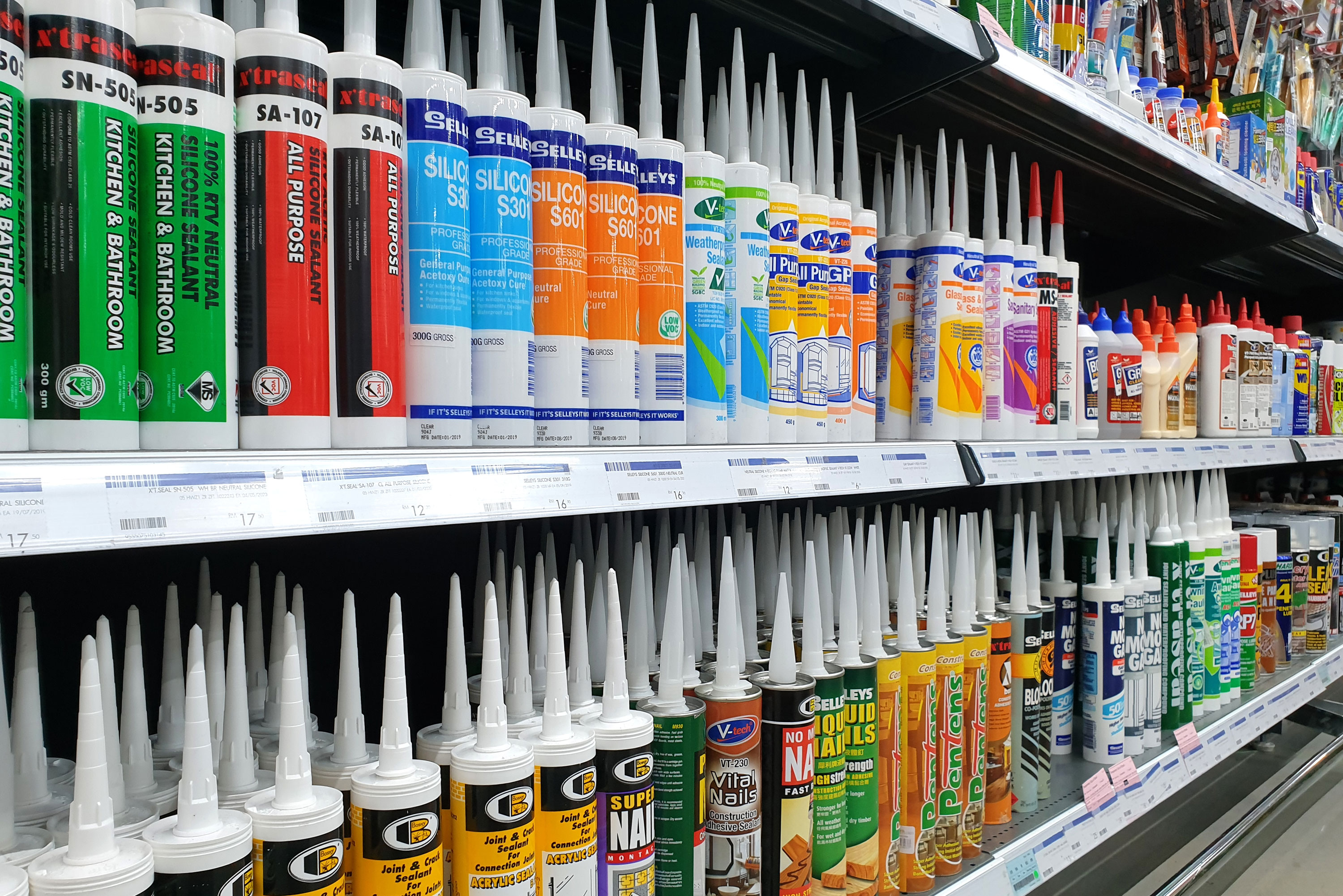 Verbrauchsmaterialien und Beschläge